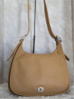 Coach Vtg Legacy Y2K Camel Tan Crescent Hobo Flap Shoulder Saddlebag 9718